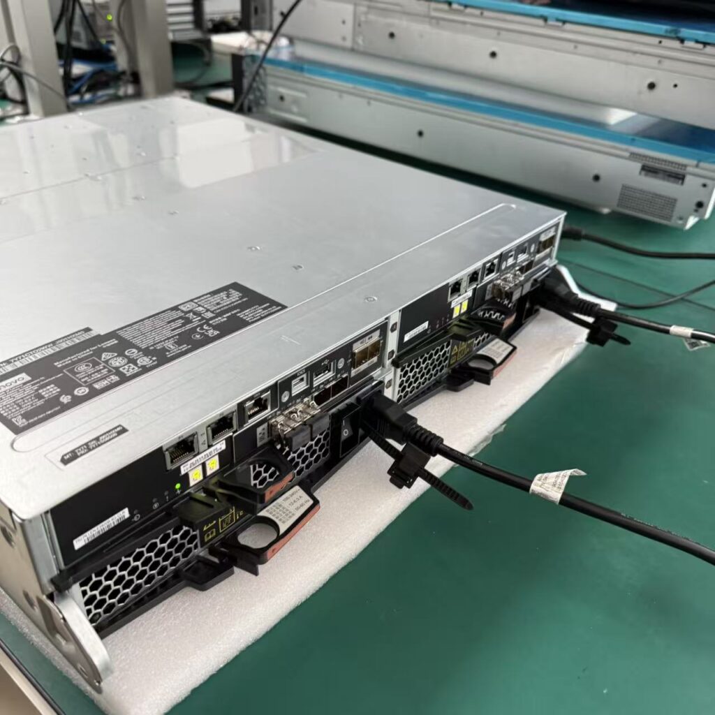 Lenovo ThinkSystem DE2000H Hybrid 2U24 SFF Controller Chassis – Hard Disk Array – 24 Slots (SAS-3) – 16Gb Fibre Channel, SAS 12Gb/s (External) – Rack Mount – 2U (7Y71A000WW)