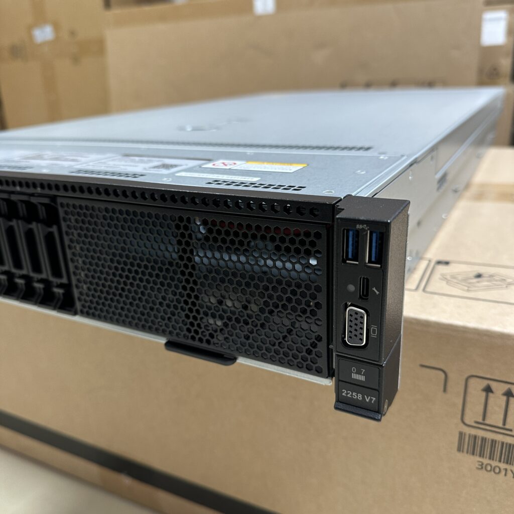 Enterprise Data Center Server xFusion 2588V7 AMD EPYC 8 NVMe Drives