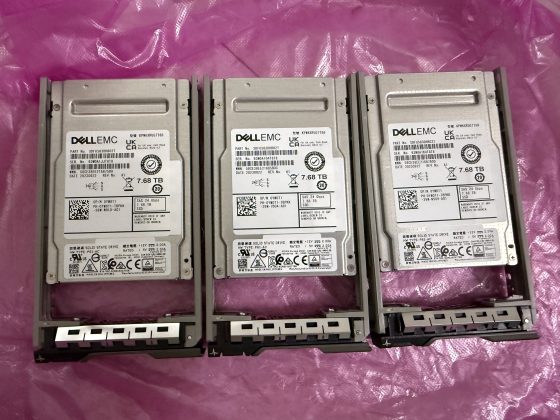 Dell EMC Kioxia 0YM0T1 7.68TB 24G SAS 2.5 inch SSD KPM6XRUG7T68 Dell EMC Kioxia 0YM0T1 7.68TB 24G SAS 2.5 inch SSD KPM6XRUG7T68